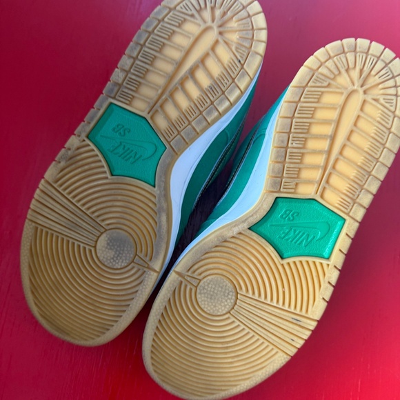 Nike SB Dunk Low Pro Lucky Green/Metallic Gold Women’s 8.5/Mens 7 - Picture 4 of 5